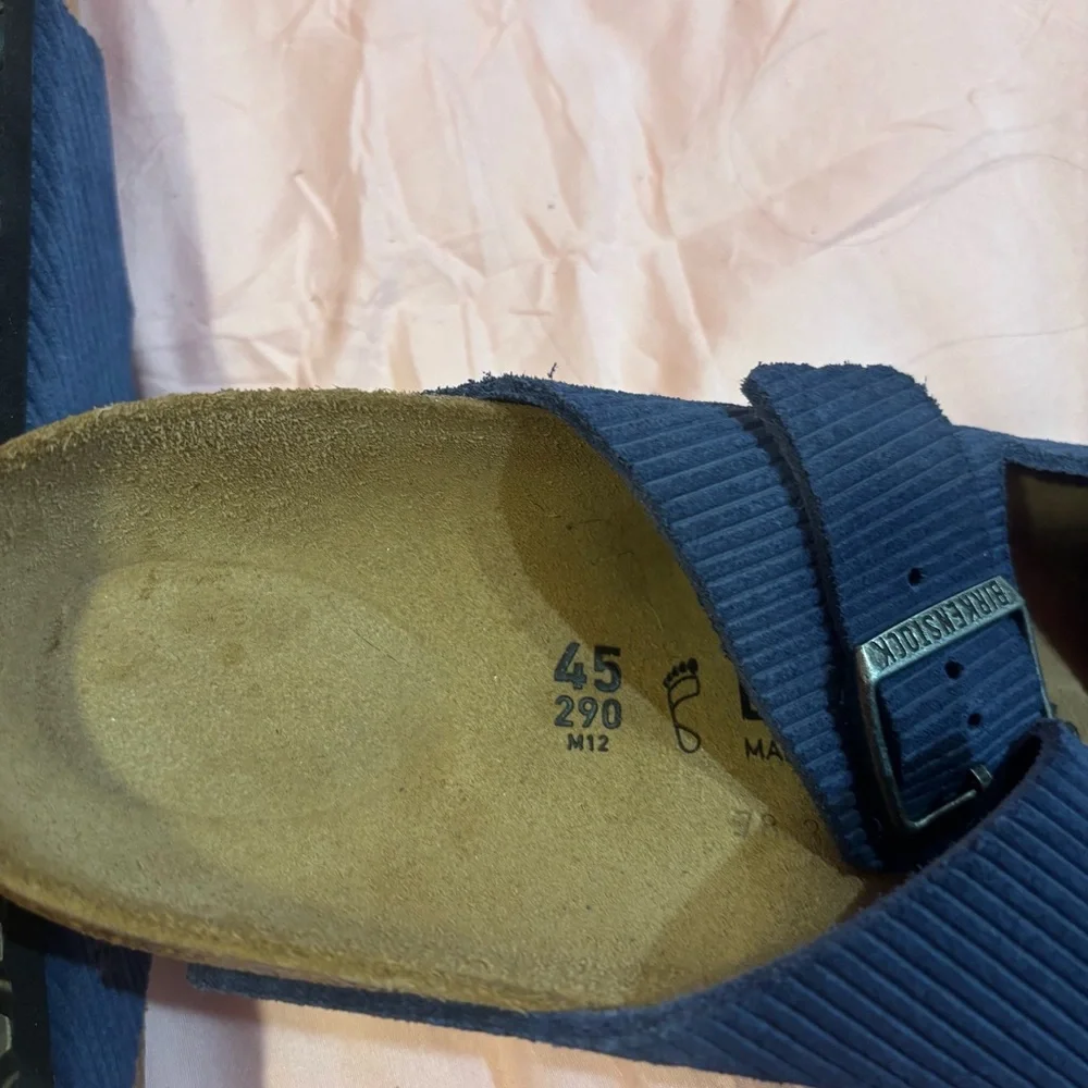 Arizona
Suede Embossed - Corduroy Indigo - Picture 3 of 4